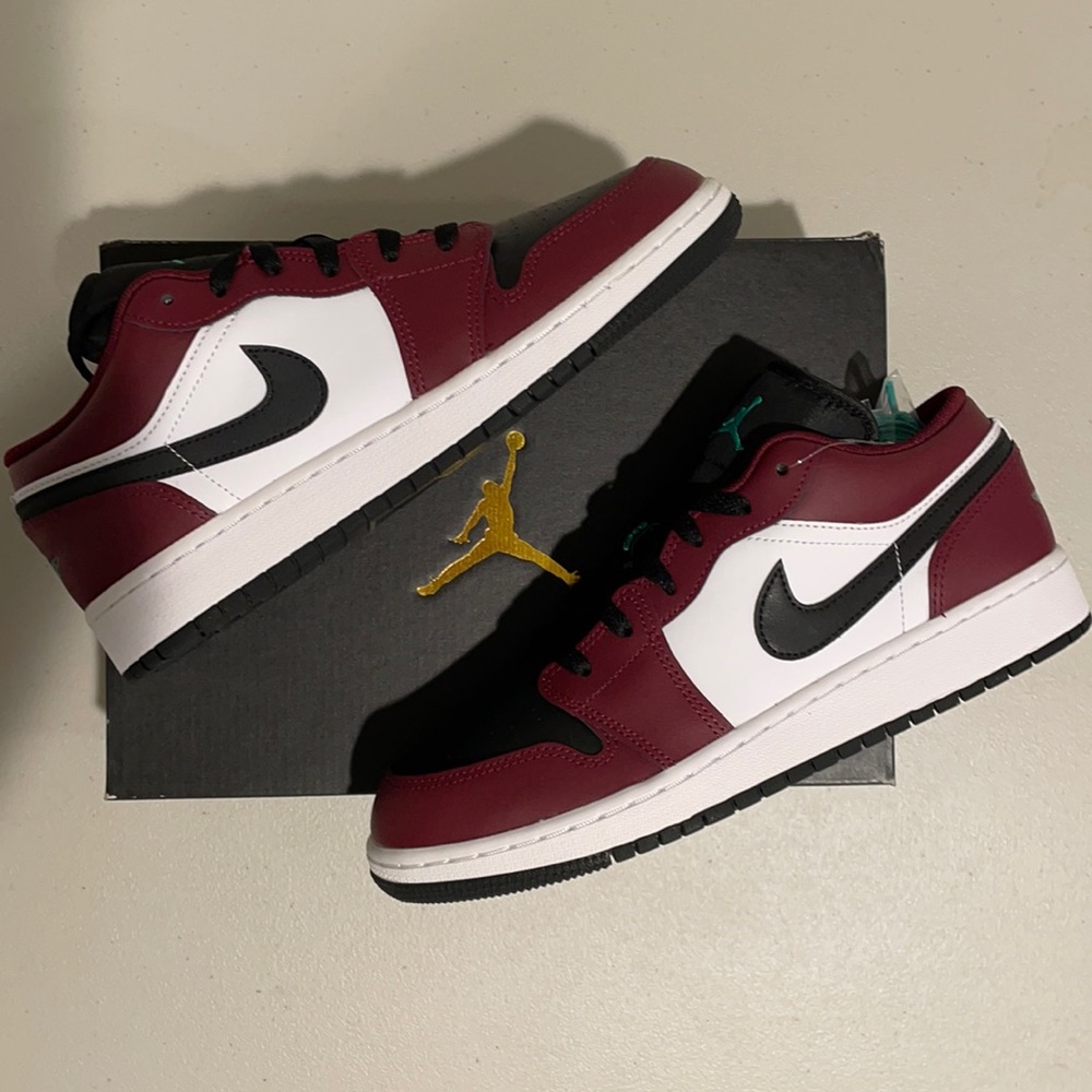 Jordan 1 Low Beetroot
